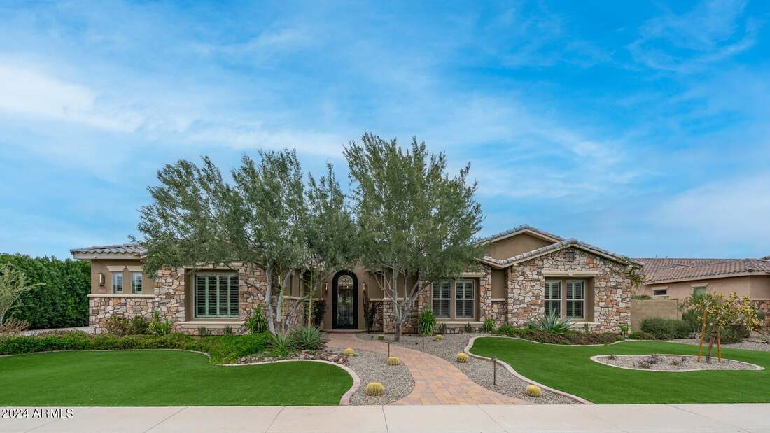 3124 E Blackhawk DR, Gilbert, 85298 for sale by Heather Taylor